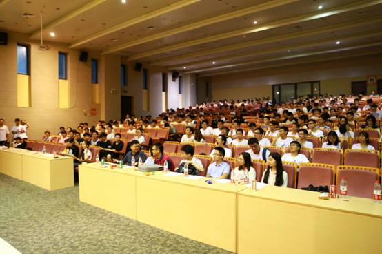 图一 猫都论坛
2016级全体学生及到场嘉宾.jpg